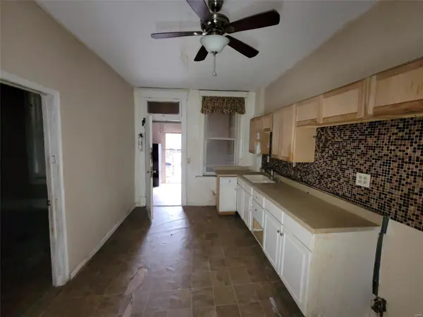 3831 Shenandoah AVE, St Louis, MO 63110