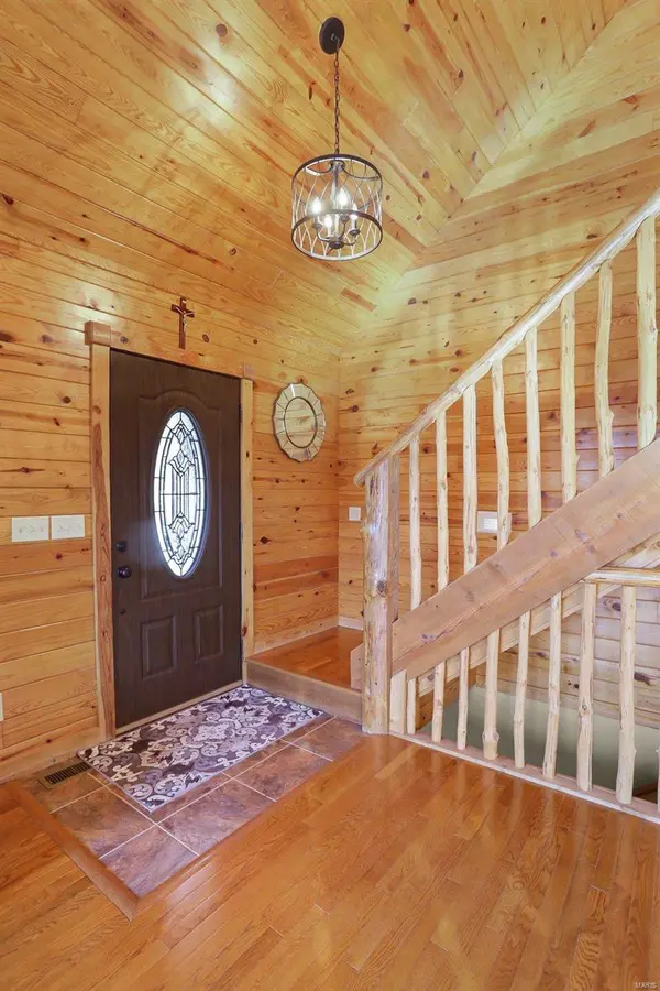 834 Jake LN, Washington, MO 63090