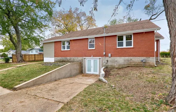 6496 Howdershell RD, Hazelwood, MO 63042