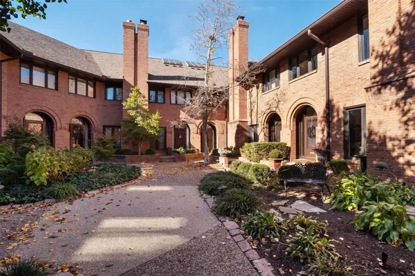 139 N Central AVE #H,  Clayton,  MO 63105