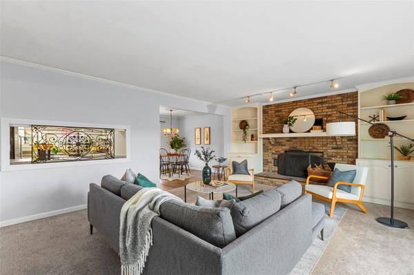 322 Windsor Spring DR, Sunset Hills, MO 63122