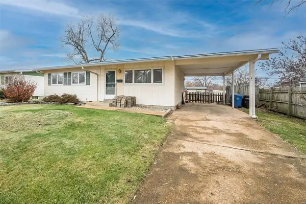 1425 Estes DR, Florissant, MO 63031