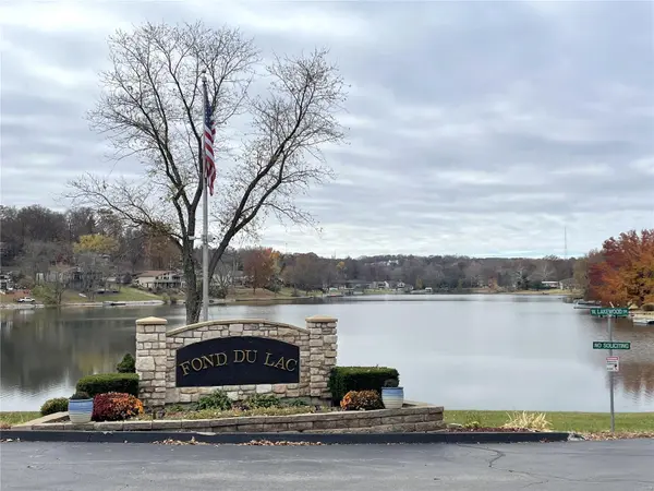 36 Glenwood DR, Fenton, MO 63026