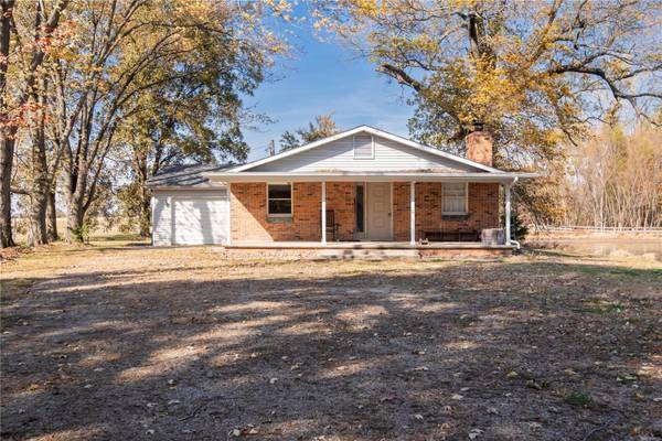 1107 Hearts Delight Ln, Greenville, IL 62246