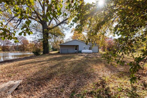 1107 Hearts Delight Ln, Greenville, IL 62246