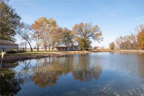 1107 Hearts Delight Ln, Greenville, IL 62246