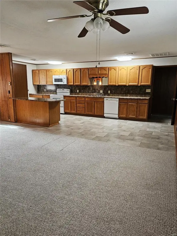 204 E. Walnut, Shelbina, MO 63468