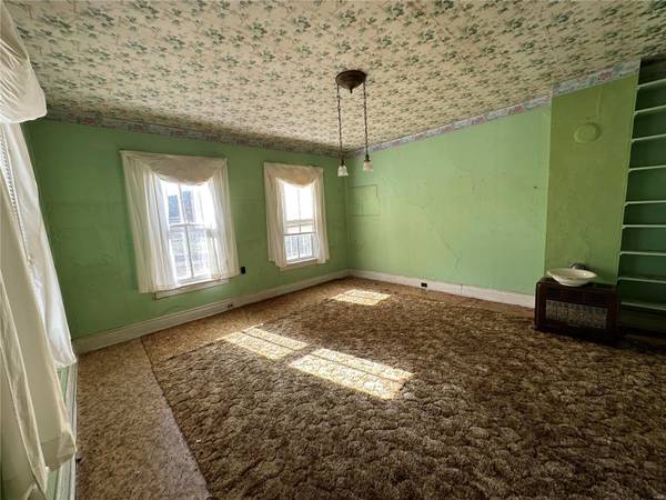 115 S College ST, Arcadia, MO 63621
