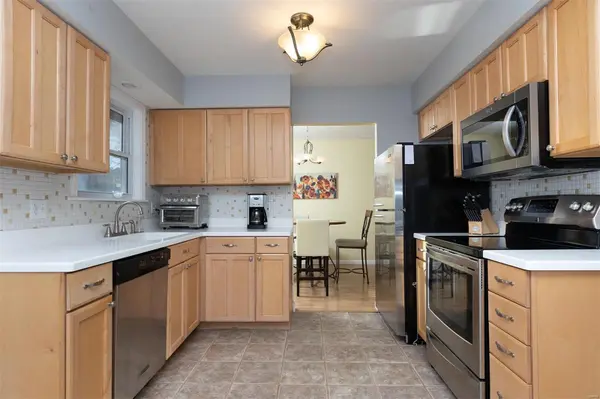 200 Hunters Ridge, St Charles, MO 63301