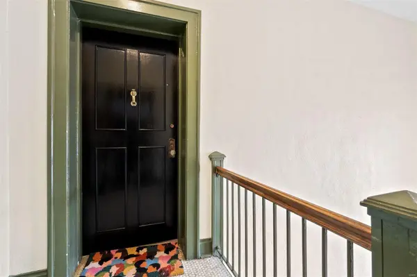 6306 Southwood AVE #3W, Clayton, MO 63105
