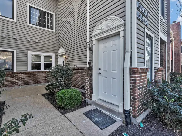 10950 Vauxhall DR, Creve Coeur, MO 63146
