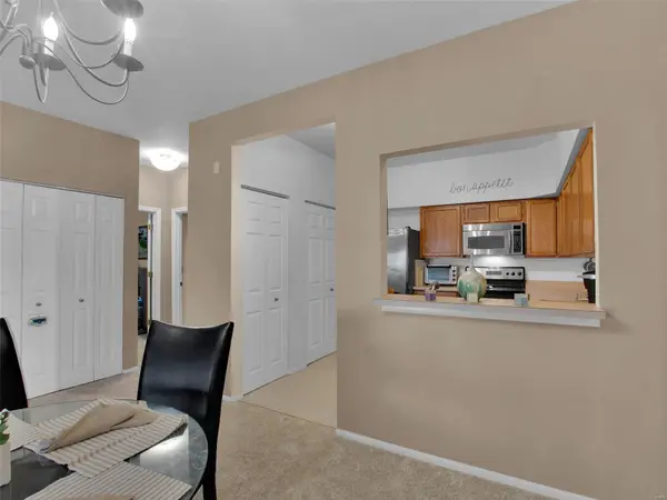 10950 Vauxhall DR, Creve Coeur, MO 63146