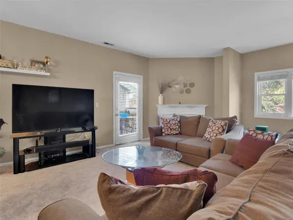 10950 Vauxhall DR, Creve Coeur, MO 63146