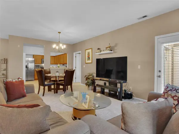 10950 Vauxhall DR, Creve Coeur, MO 63146