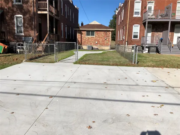 4374 Chouteau AVE, St Louis, MO 63110