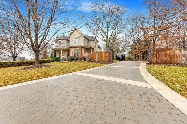 2 Legacy Estates LN, St Peters, MO 63376