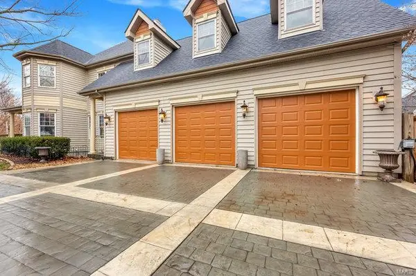 2 Legacy Estates LN, St Peters, MO 63376