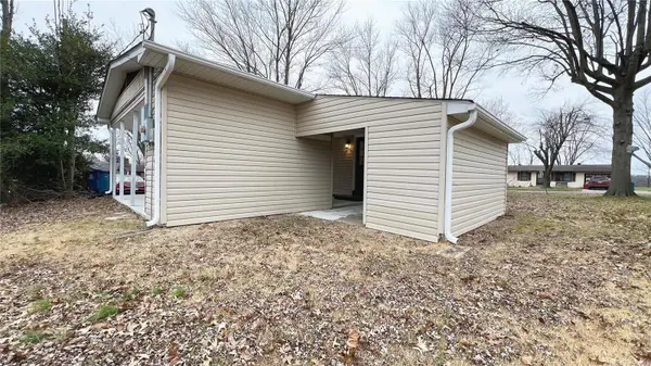 1910 Yale DR, Scott City, MO 63780