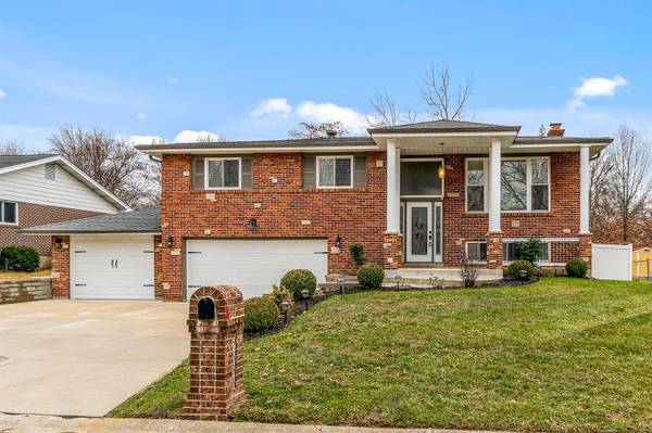 5830 Five Oaks Pkwy, St Louis, MO 63128