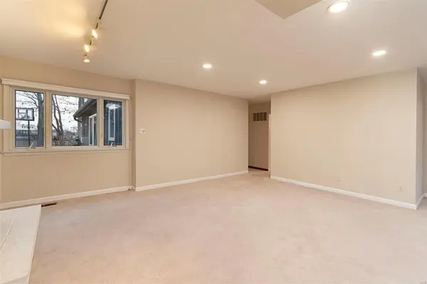 359 Windsor Spring DR, Sunset Hills, MO 63122