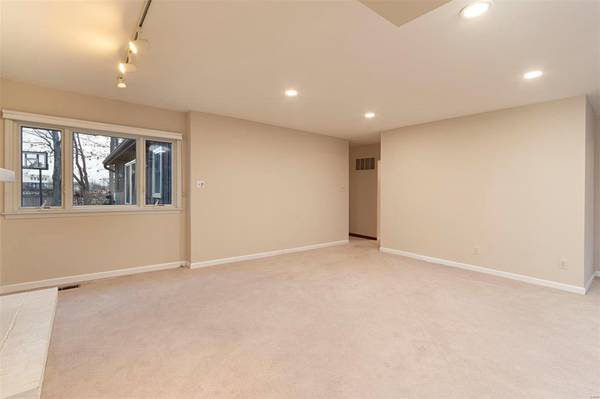 359 Windsor Spring DR, Sunset Hills, MO 63122