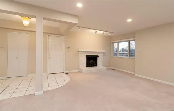 359 Windsor Spring DR, Sunset Hills, MO 63122