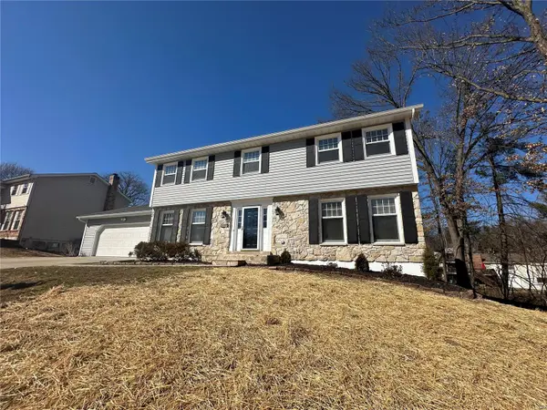15597 Highcroft DR, Chesterfield, MO 63017