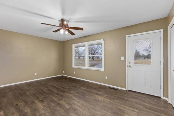 202 E Douglas ST, New Douglas, IL 62074
