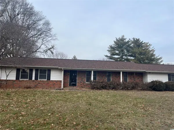 169 Holiday DR, Edwardsville, IL 62025