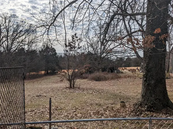 3986 Highway E, New Haven, MO 63068