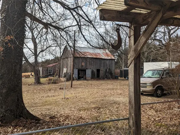 3986 Highway E, New Haven, MO 63068