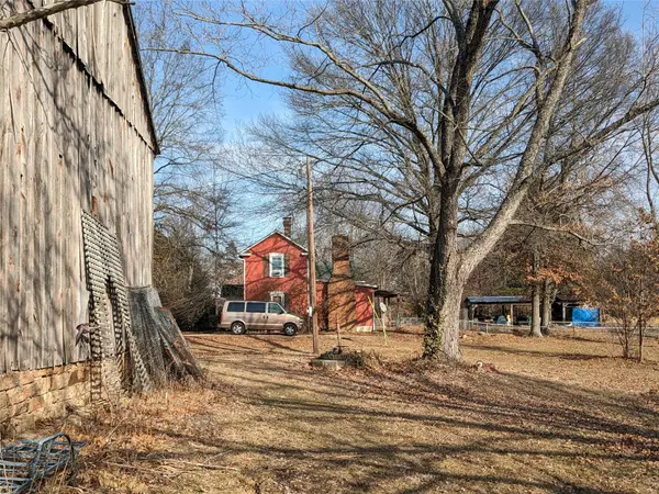 3986 Highway E, New Haven, MO 63068