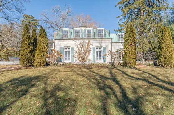 9559 Litzsinger RD, Ladue, MO 63124
