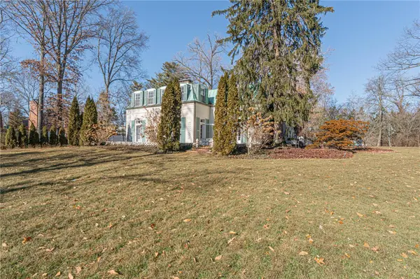 9559 Litzsinger RD, Ladue, MO 63124