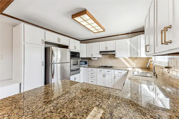 2966 Foxwood DR, Maryland Heights, MO 63043