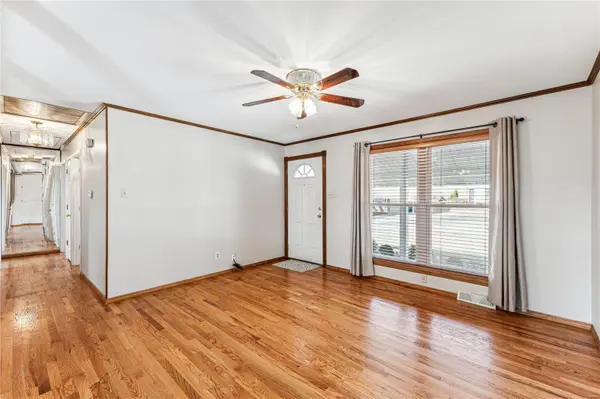 2966 Foxwood DR, Maryland Heights, MO 63043