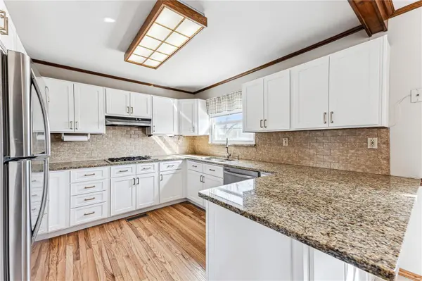 2966 Foxwood DR, Maryland Heights, MO 63043