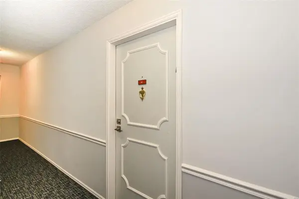 508 Coeur De Royale DR #301, Creve Coeur, MO 63141