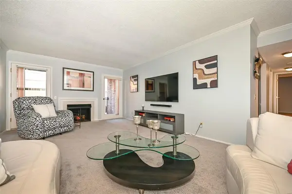 508 Coeur De Royale DR #301, Creve Coeur, MO 63141