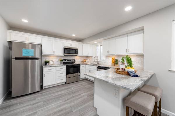 763 Mediterranean DR, Florissant, MO 63031