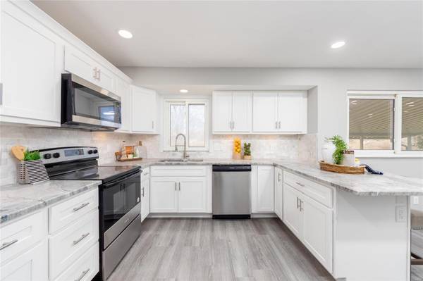 763 Mediterranean DR, Florissant, MO 63031