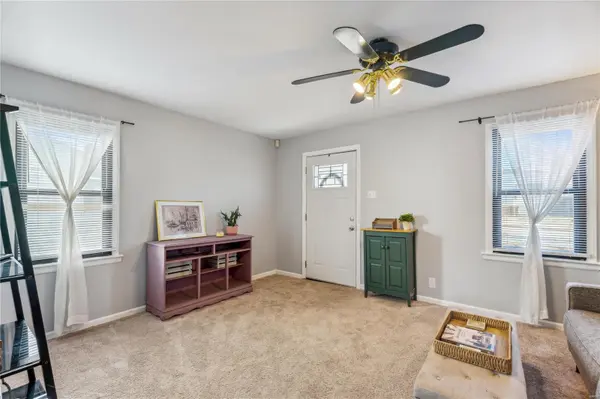 3658 Roswell AVE, St Louis, MO 63116