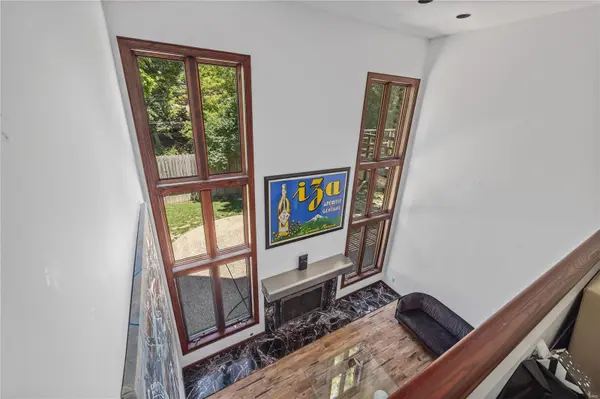 9005 Fair Oaks Crescent, Richmond Heights, MO 63117