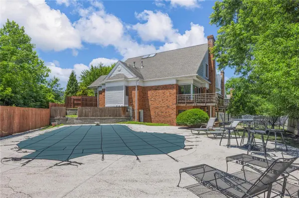 9005 Fair Oaks Crescent, Richmond Heights, MO 63117
