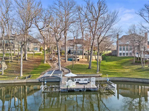 14 Regency CIR, Lake St Louis, MO 63367