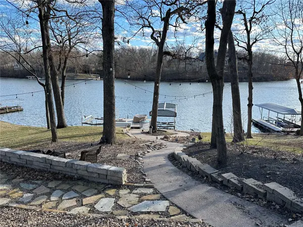 14 Regency CIR, Lake St Louis, MO 63367