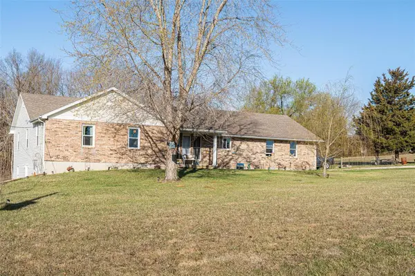 257 Crescent Lake RD, St Clair, MO 63077
