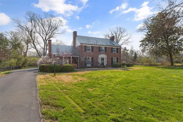 1800 Deer Creek LN, Ladue, MO 63124