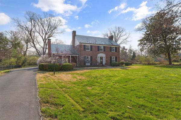 1800 Deer Creek LN, Ladue, MO 63124