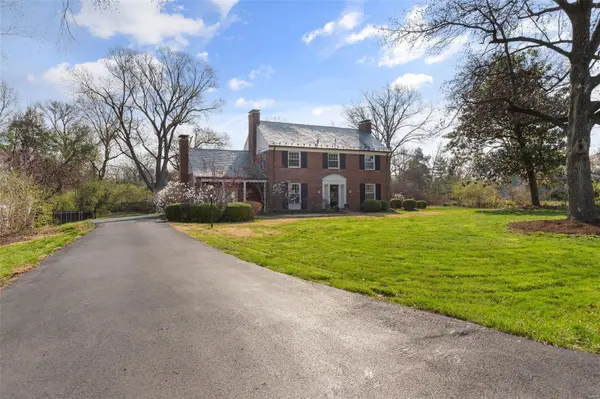 1800 Deer Creek LN, Ladue, MO 63124